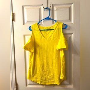 Yellow shoulder exposed top.